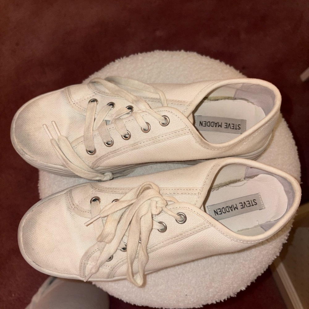 Steve Madden Classic Cream Lace-Up Sneakers